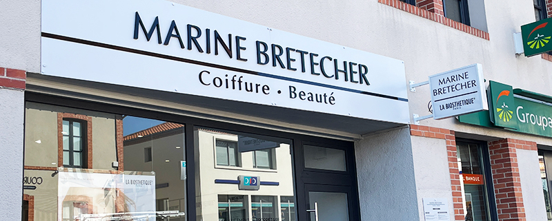 Enseigne lettres découpées en PVC coiffeur Clisson